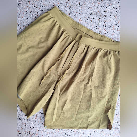 Lululemon Fast and Free Lined Short 6" - Picture 3 of 9